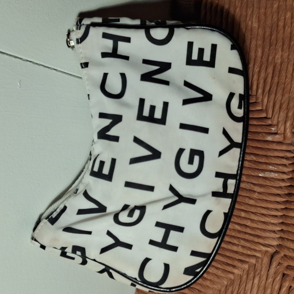 GIVENCHY cosmetic case. - Picture 4 of 8